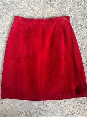 Vintage 80s Women’s Mini suede Skirt in Vibrant Red